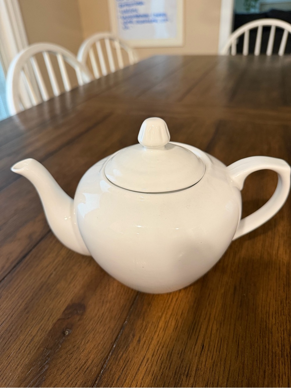 Classic White Ceramic Teapot with Lid – 32 oz